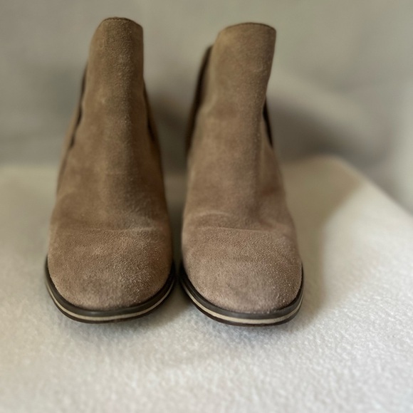 Jessica Simpson Size 8 1/2 Beige Suede Ankle Boots - Picture 7 of 16